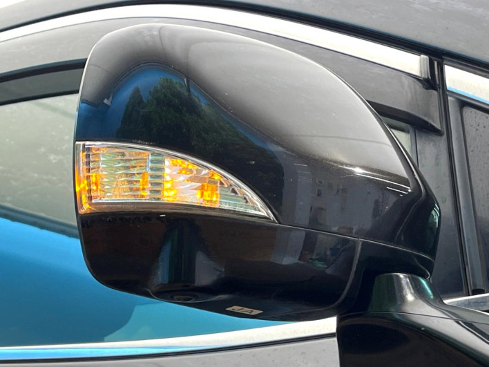 2016 Nissan Elgrand DBA-TE52 (UW-6a13f11098f9c)[27]