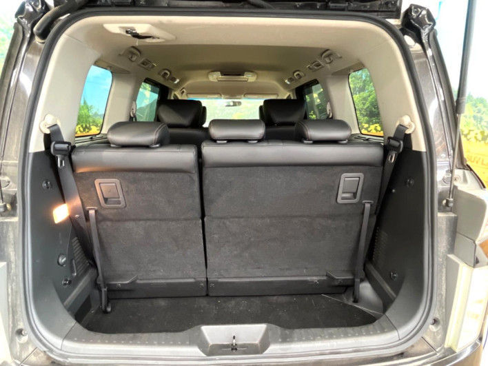 2016 Nissan Elgrand DBA-TE52 (UW-6a13f11098f9c)[19]