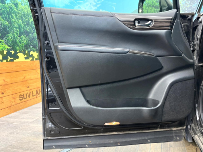 2016 Nissan Elgrand DBA-TE52 (UW-6a13f11098f9c)[14]