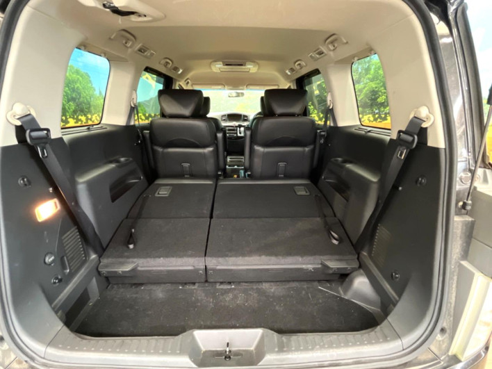 2016 Nissan Elgrand DBA-TE52 (UW-6a13f11098f9c)[20]