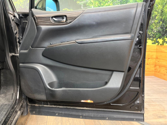 2016 Nissan Elgrand DBA-TE52 (UW-6a13f11098f9c)[17]