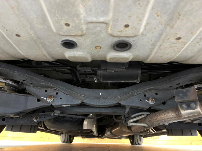 2016 Nissan Elgrand DBA-TE52 (UW-6a13f11098f9c)[15]