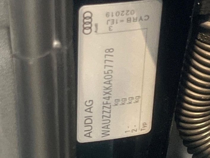 2019 Audi A4 DBA-8WCYRF (UW-6a13f126db52c)[1]