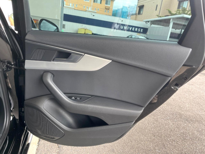 2019 Audi A4 DBA-8WCYRF (UW-6a13f126db52c)[28]