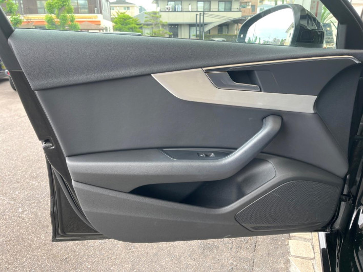 2019 Audi A4 DBA-8WCYRF (UW-6a13f126db52c)[18]