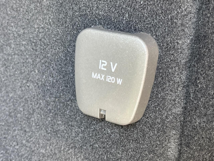2017 Volvo XC60 LDA-DD4204TXC (UW-6a13f1328a58b)[23]