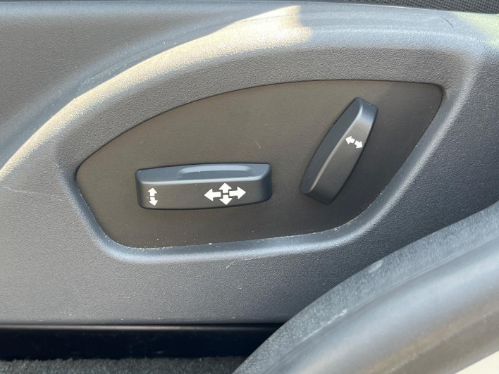 2017 Volvo XC60 LDA-DD4204TXC (UW-6a13f1328a58b)[15]