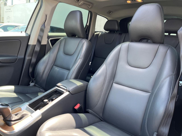 2017 Volvo XC60 LDA-DD4204TXC (UW-6a13f1328a58b)[14]