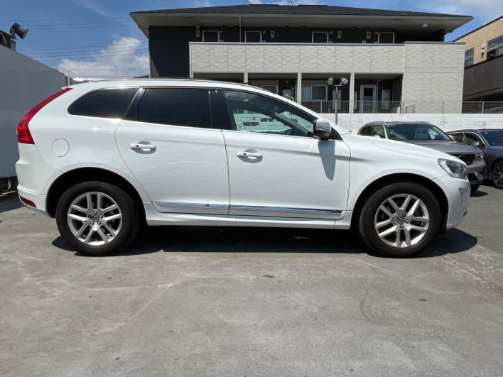 2017 Volvo XC60 LDA-DD4204TXC (UW-6a13f1328a58b)[10]