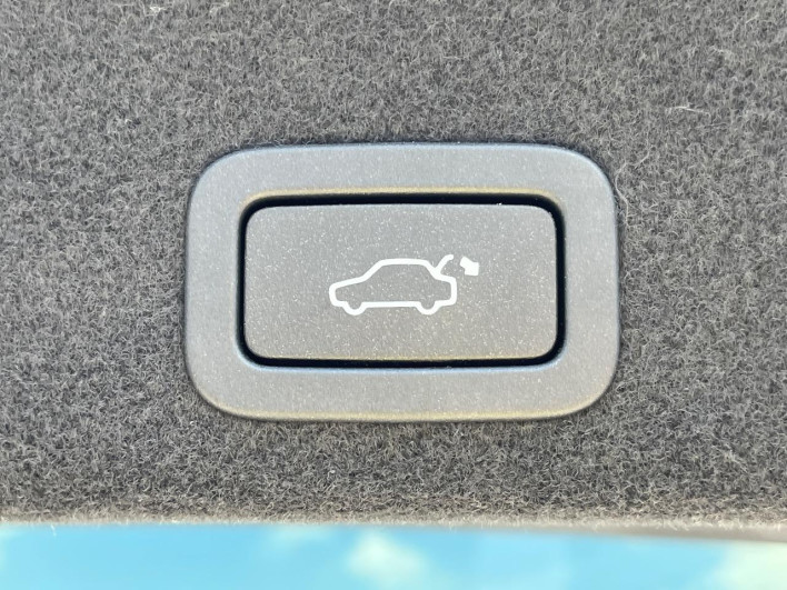 2017 Volvo XC60 LDA-DD4204TXC (UW-6a13f1328a58b)[20]
