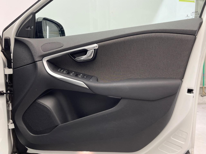 2014 Volvo V40 DBA-MB4164T (UW-6a13f1335d0dc)[23]