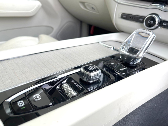2020 Volvo XC60 5AA-UB420TXCM (UW-6a13f134270f3)[19]