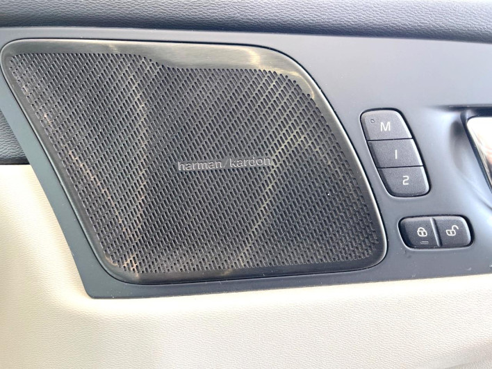 2020 Volvo XC60 5AA-UB420TXCM (UW-6a13f134270f3)[26]