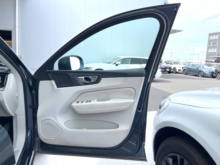 2020 Volvo XC60 5AA-UB420TXCM (UW-6a13f134270f3)[17]