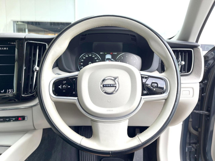 2020 Volvo XC60 5AA-UB420TXCM (UW-6a13f134270f3)[18]