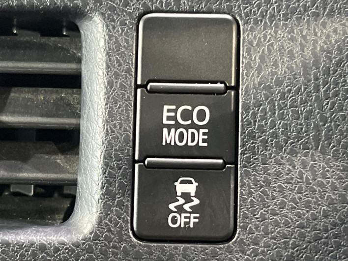 2014 Toyota Voxy DBA-ZRR80W (UW-6a13f13a6ee8f)[29]