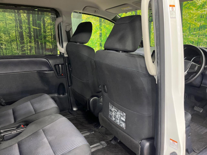 2014 Toyota Voxy DBA-ZRR80W (UW-6a13f13a6ee8f)[14]