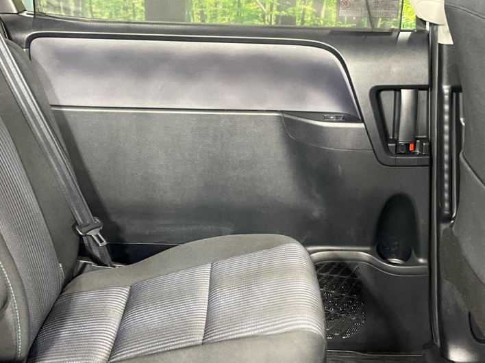 2014 Toyota Voxy DBA-ZRR80W (UW-6a13f13a6ee8f)[12]