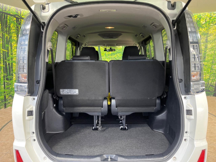 2014 Toyota Voxy DBA-ZRR80W (UW-6a13f13a6ee8f)[4]
