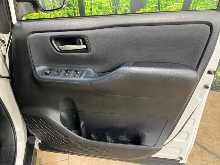 2014 Toyota Voxy DBA-ZRR80W (UW-6a13f13a6ee8f)[11]