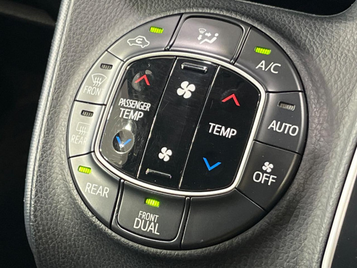2014 Toyota Voxy DBA-ZRR80W (UW-6a13f13a6ee8f)[27]