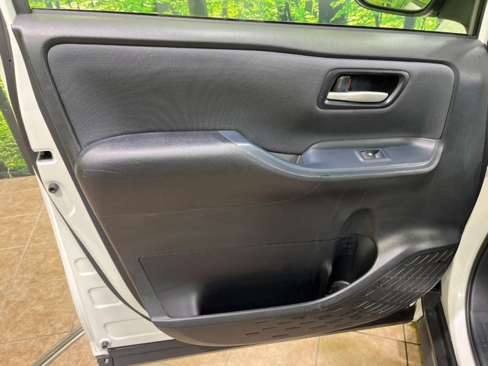 2014 Toyota Voxy DBA-ZRR80W (UW-6a13f13a6ee8f)[19]