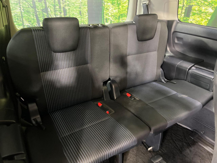2014 Toyota Voxy DBA-ZRR80W (UW-6a13f13a6ee8f)[18]