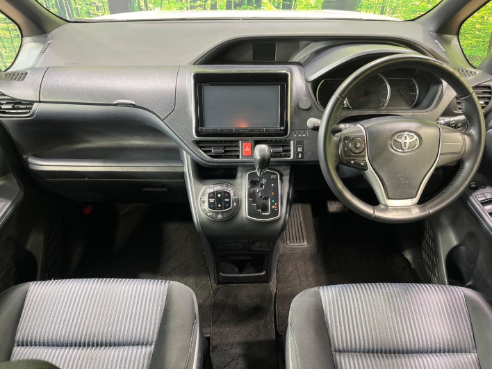 2014 Toyota Voxy DBA-ZRR80W (UW-6a13f13a6ee8f)[23]