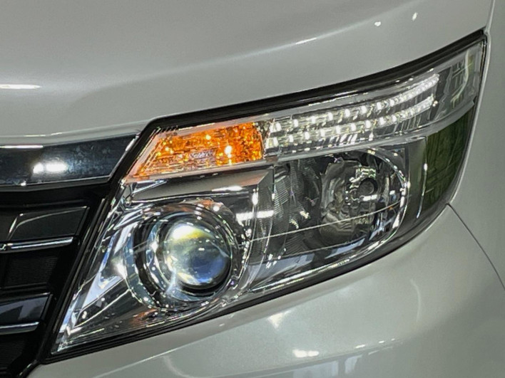 2016 Toyota Noah DBA-ZRR80G (UW-6a13f13cbf442)[10]