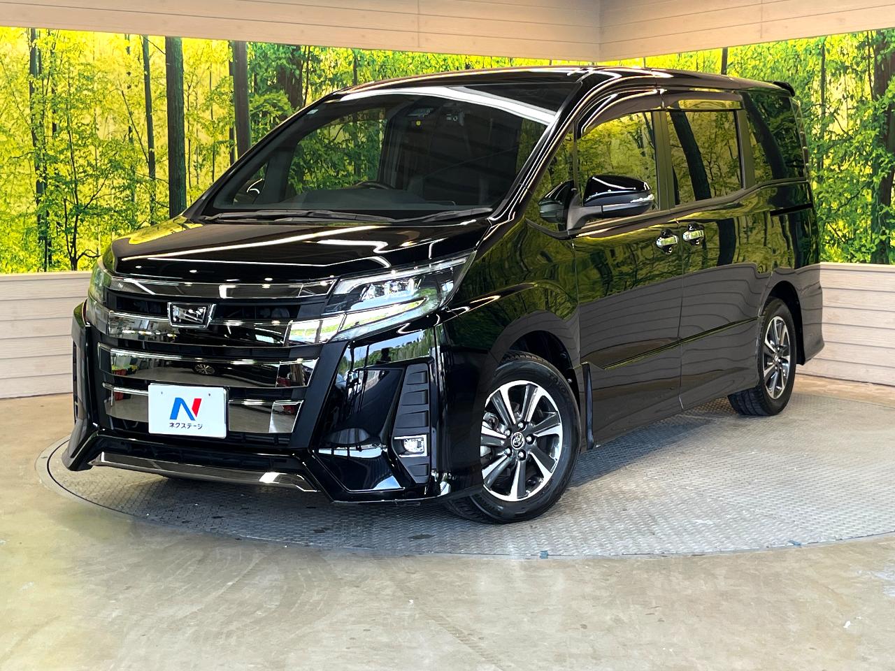 2017 Toyota Noah DBA-ZRR80W
