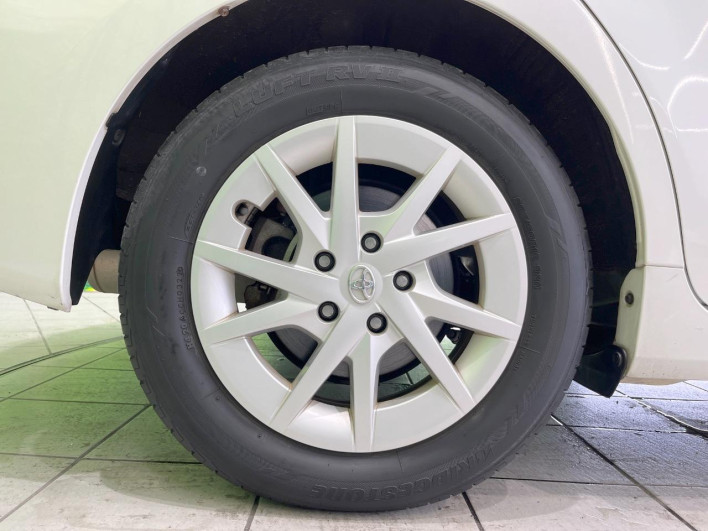2013 Toyota Prius α DAA-ZVW41W (UW-6a13f14bf06f3)[18]