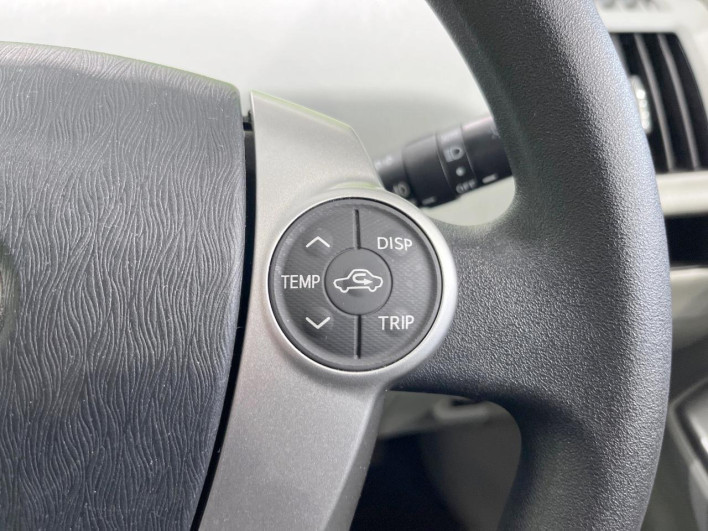 2013 Toyota Prius α DAA-ZVW41W (UW-6a13f14bf06f3)[27]