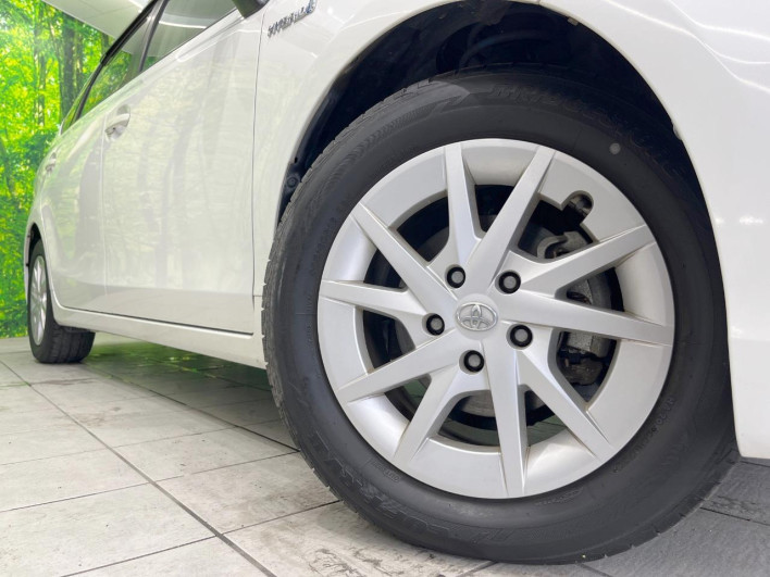 2013 Toyota Prius α DAA-ZVW41W (UW-6a13f14bf06f3)[15]
