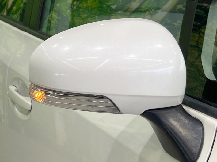 2013 Toyota Prius α DAA-ZVW41W (UW-6a13f14bf06f3)[12]