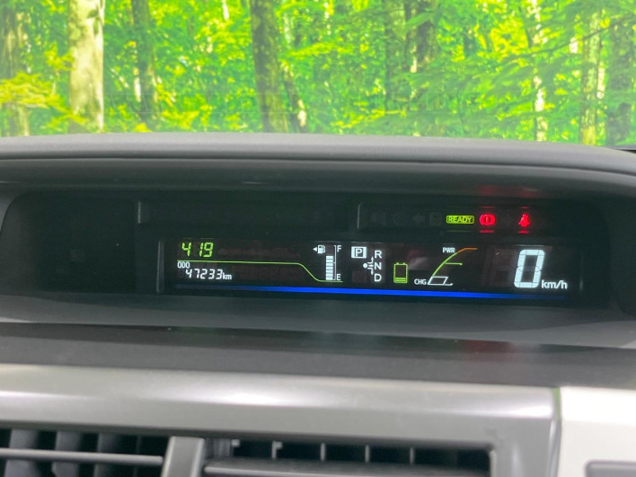 2013 Toyota Prius α DAA-ZVW41W (UW-6a13f14bf06f3)[25]