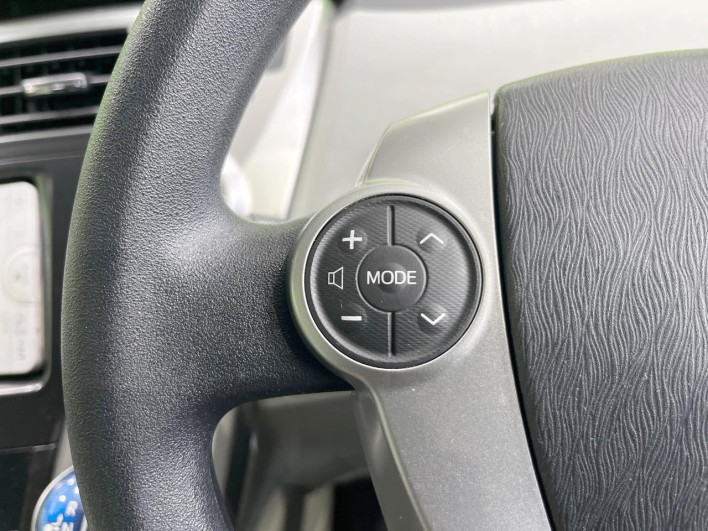 2013 Toyota Prius α DAA-ZVW41W (UW-6a13f14bf06f3)[28]