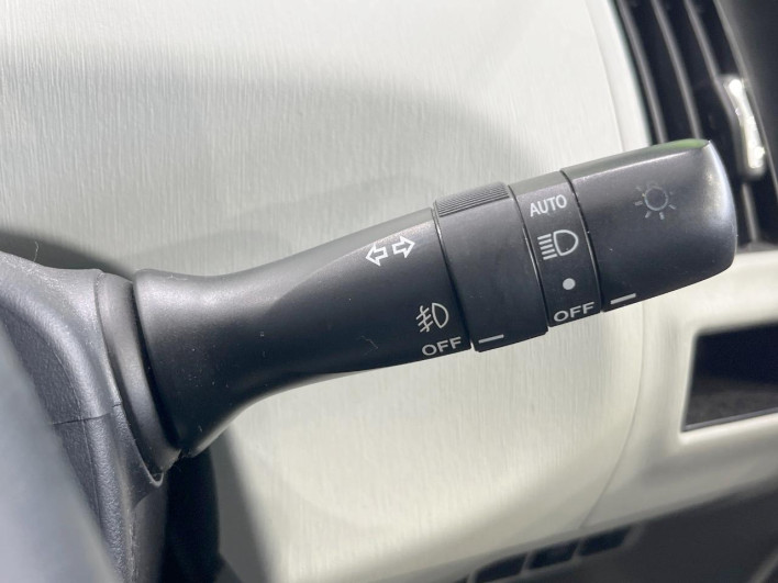 2013 Toyota Prius α DAA-ZVW41W (UW-6a13f14bf06f3)[29]