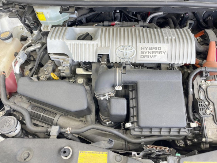 2013 Toyota Prius α DAA-ZVW41W (UW-6a13f14bf06f3)[14]