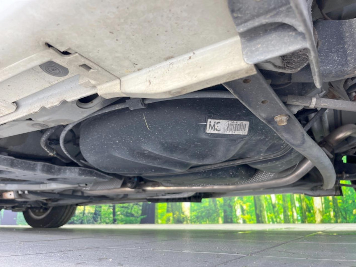 2013 Toyota Prius α DAA-ZVW41W (UW-6a13f14bf06f3)[20]