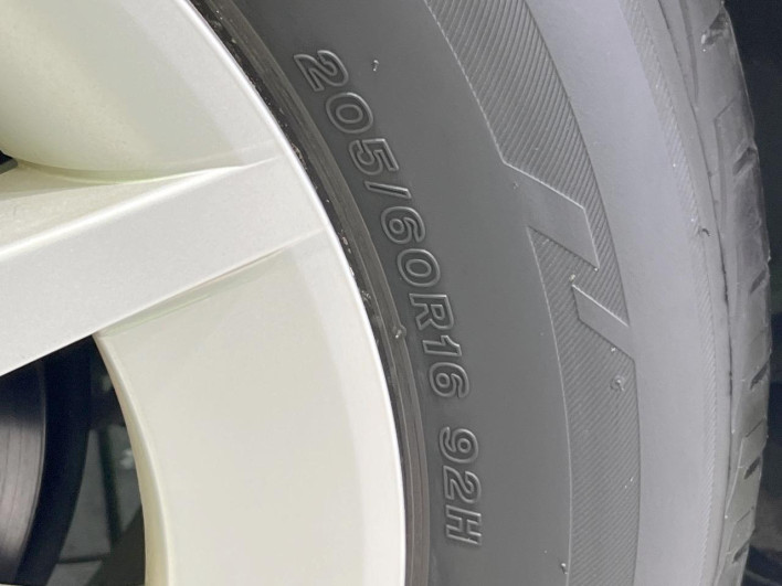 2013 Toyota Prius α DAA-ZVW41W (UW-6a13f14bf06f3)[19]