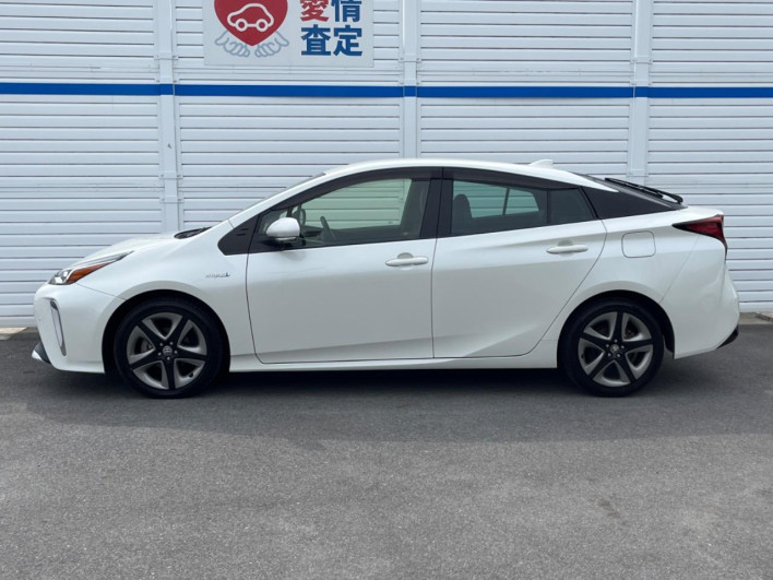 2020 Toyota Prius DAA-ZVW51 (UW-6a13f14e760d4)[21]