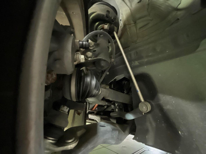 2017 Toyota Prius PHV DLA-ZVW52 (UW-6a13f14fc005d)[12]