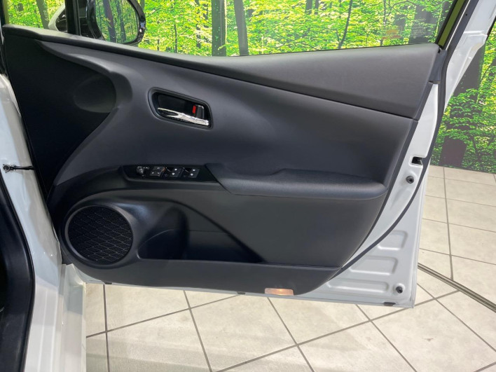 2017 Toyota Prius PHV DLA-ZVW52 (UW-6a13f14fc005d)[26]