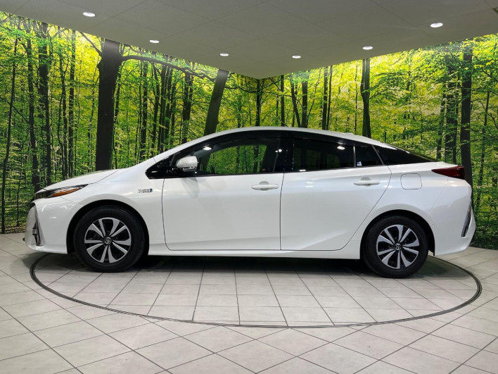 2017 Toyota Prius PHV DLA-ZVW52 (UW-6a13f14fc005d)[22]