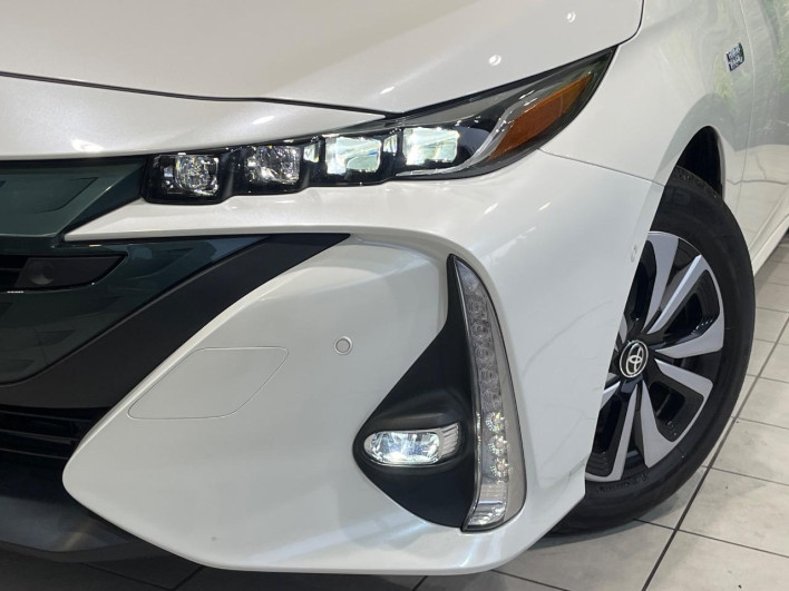 2017 Toyota Prius PHV DLA-ZVW52 (UW-6a13f14fc005d)[14]