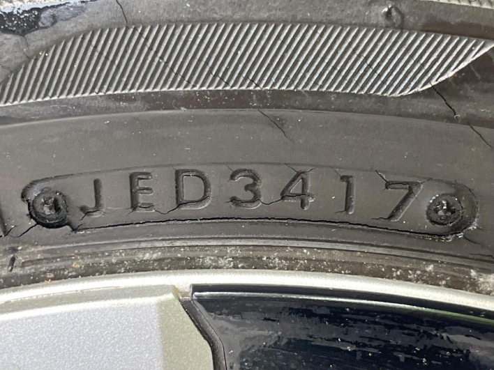 2017 Toyota Prius PHV DLA-ZVW52 (UW-6a13f14fc005d)[8]