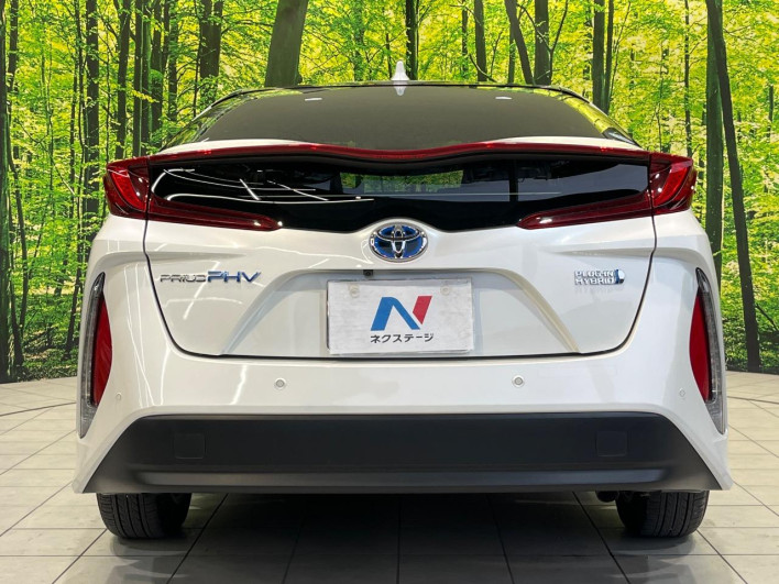 2017 Toyota Prius PHV DLA-ZVW52 (UW-6a13f14fc005d)[20]