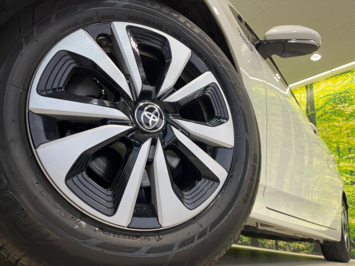 2017 Toyota Prius PHV DLA-ZVW52 (UW-6a13f14fc005d)[4]