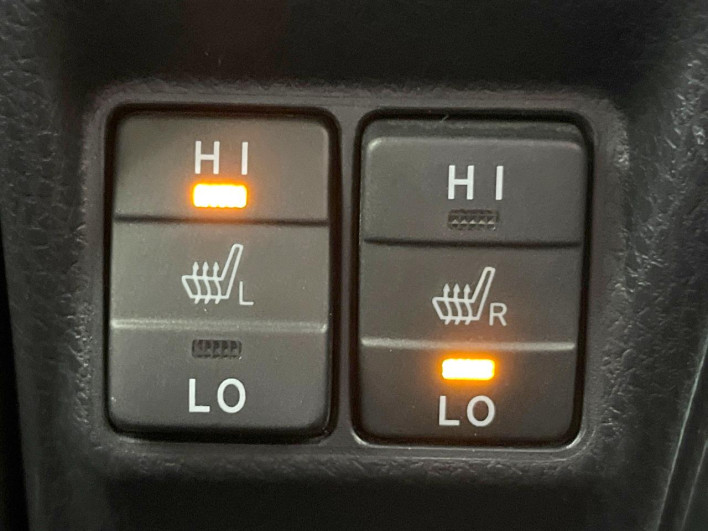 2020 Toyota Voxy 6AA-ZWR80W (UW-6a13f1579f9d1)[24]