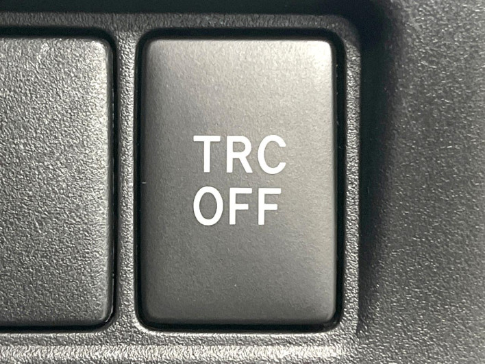 2020 Toyota Voxy 6AA-ZWR80W (UW-6a13f1579f9d1)[10]